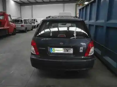 Sloopvoertuig kia carens 1.8 monovolumen van het jaar 2001 aangedreven tb