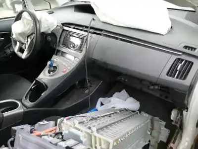 Здавання транспортного засобу toyota prius (nhw30) 1.8 16v cat року 2013 потужний 2zrfxe