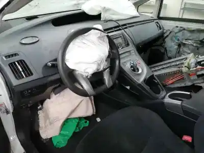 Здавання транспортного засобу toyota prius (nhw30) 1.8 16v cat року 2013 потужний 2zrfxe