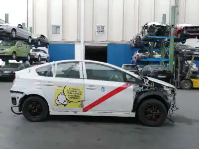 Здавання транспортного засобу toyota prius (nhw30) 1.8 16v cat року 2013 потужний 2zrfxe