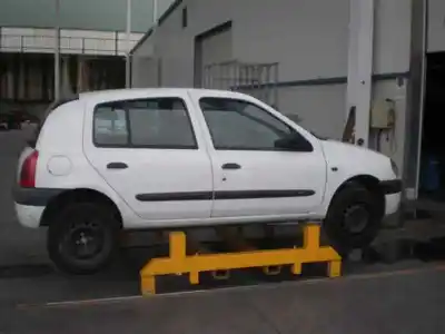 Veicolo di demolizione renault clio ii fase i (b/cbo) 1.9 d alize dell'anno 2001 alimentato f8q