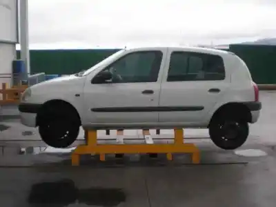 Veicolo di demolizione renault clio ii fase i (b/cbo) 1.9 d alize dell'anno 2001 alimentato f8q