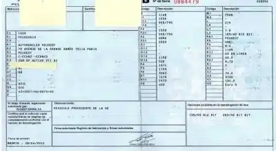 Veículo de Sucata peugeot 208 i (ca_, cc_) 1.2 vti 82 do ano 2012 alimentado hm01