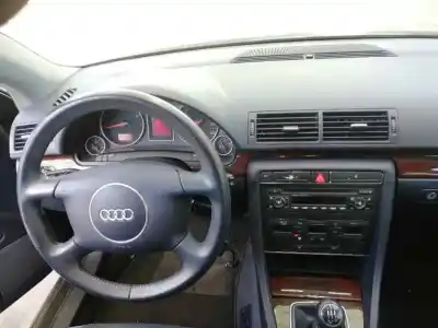 Veículo de Sucata audi a4 berlina (8e) 2.0 do ano 2001 alimentado alt