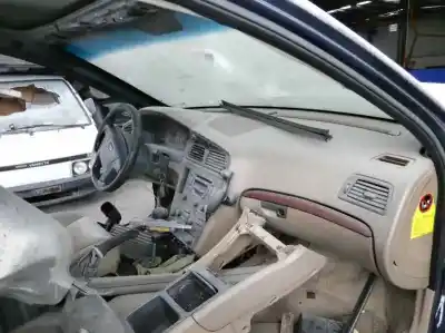 Veicolo di demolizione volvo v70 familiar 2.4 (125kw) dell'anno 2000 alimentato b5244s