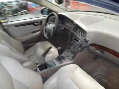 Veicolo di demolizione volvo v70 familiar 2.4 (125kw) dell'anno 2000 alimentato b5244s