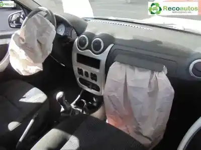 Scrapping Vehicle dacia sandero 1.2 16v of the year 2011 powered d4ff730