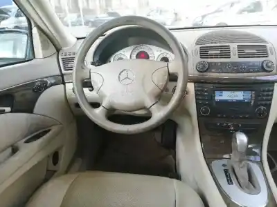 Veículo de Sucata mercedes-benz clase e (w211) berlina e 320 (211.065) do ano 2002 alimentado 112949