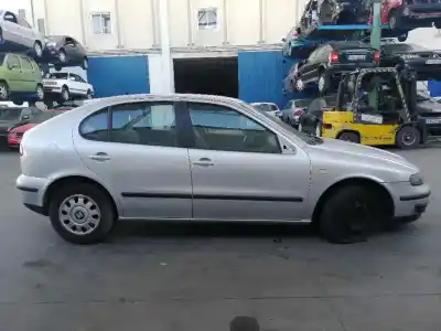 Здавання транспортного засобу seat leon (1m1) 1.4 16v року 2000 потужний ahw