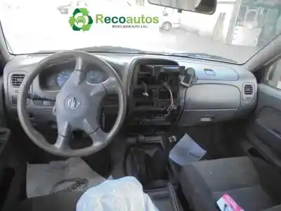 Здавання транспортного засобу nissan pick-up (d22) td doble cabina navara року 2005 потужний yd25