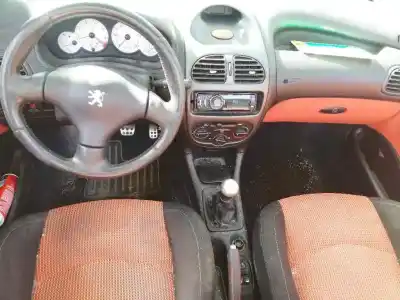 Veículo de Sucata peugeot 206 cc cc do ano 2001 alimentado nfu