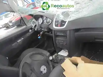 Veículo de Sucata peugeot 207 1.4 hdi do ano 2010 alimentado 8hz