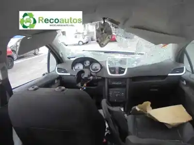 Veículo de Sucata peugeot 207 1.4 hdi do ano 2010 alimentado 8hz