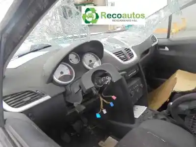 Veículo de Sucata peugeot 207 1.4 hdi do ano 2010 alimentado 8hz