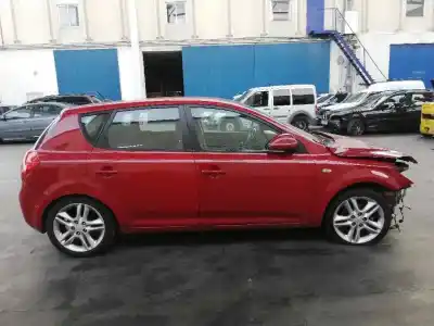 Veicolo di demolizione kia cee´d 1.6 crdi cat dell'anno 2007 alimentato d4fb