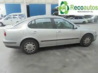 Здавання транспортного засобу seat toledo ii (1m2) 1.6 16v року 2001 потужний aus