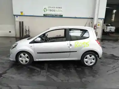 Veicolo di demolizione RENAULT TWINGO 1.5 dCi Diesel dell'anno 2008 alimentato K9K1740