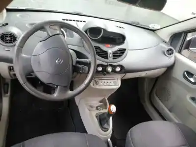 Veículo de Sucata renault twingo 1.5 dci diesel do ano 2008 alimentado k9k1740