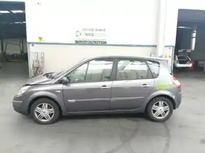 Véhicule à la ferraille renault scenic ii 1.9 dci diesel 120 cv / 88 kw de l'année 2004 alimenté f9q d8