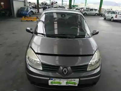 Véhicule à la ferraille renault scenic ii 1.9 dci diesel 120 cv / 88 kw de l'année 2004 alimenté f9q d8