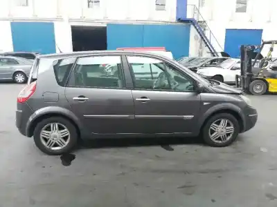 Véhicule à la ferraille renault scenic ii 1.9 dci diesel 120 cv / 88 kw de l'année 2004 alimenté f9q d8