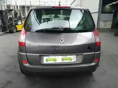 Véhicule à la ferraille renault scenic ii 1.9 dci diesel 120 cv / 88 kw de l'année 2004 alimenté f9q d8