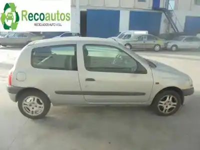 Veicolo di demolizione renault clio ii fase i (b/cbo) 1.2 dell'anno 1999 alimentato d7f d7