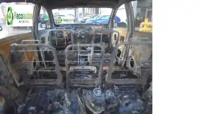 Veículo de Sucata toyota corolla verso (r1) 2.2 d-4d sport do ano 2006 alimentado 2adfhv