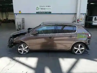 Véhicule à la ferraille PEUGEOT 308 II (LB_, LP_, LW_, LH_, L3_) 2.0 BLUEHDI 150 de l'année 2015 alimenté AH01