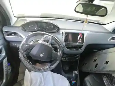 Veículo de Sucata peugeot 208 allure do ano 2016 alimentado bh02