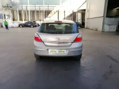 Veicolo di demolizione opel astra h berlina 1.7 16v cdti dell'anno 2006 alimentato z17dth