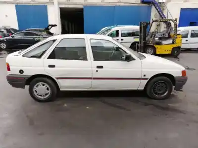 Véhicule à la ferraille ford escort berlina 1.3 de l'année 1991 alimenté jb