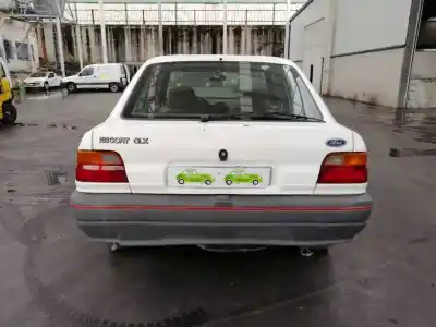 Véhicule à la ferraille ford escort berlina 1.3 de l'année 1991 alimenté jb