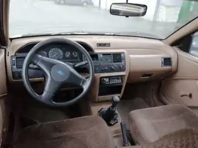 Véhicule à la ferraille ford escort berlina 1.3 de l'année 1991 alimenté jb