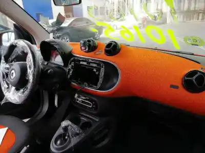 Veículo de Sucata smart fortwo coupe 1.0 cat do ano 2015 alimentado h4da400