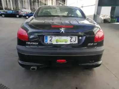 Véhicule à la ferraille peugeot 206 cc cc de l'année 2002 alimenté rfn