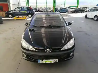 Véhicule à la ferraille peugeot 206 cc cc de l'année 2002 alimenté rfn