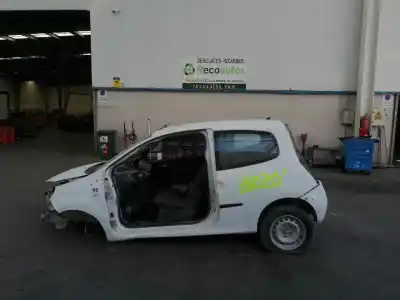 Vehículo de desguace RENAULT TWINGO Authentique del año 2011 con motor K9K P8