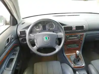 Здавання транспортного засобу skoda superb i (3u4) 1.9 tdi року 2004 потужний awx