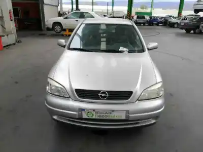 Vehículo de desguace opel astra g berlina club del año 2001 con motor y17dt