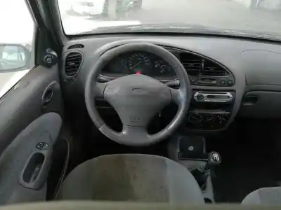 Veicolo di demolizione ford fiesta berlina 1.25 16v cat dell'anno 1999 alimentato dhb