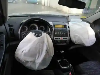 Veículo de Sucata kia cee´d 1.6 crdi cat do ano 2008 alimentado d4fb-u