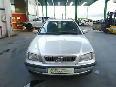 Veículo de Sucata volvo v40 familiar 1.9 diesel do ano 1999 alimentado d4192t2