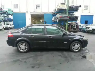Veículo de Sucata renault   do ano 2003 alimentado f9qb800