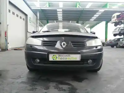 Veículo de Sucata renault   do ano 2003 alimentado f9qb800