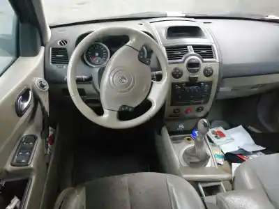 Veículo de Sucata renault   do ano 2003 alimentado f9qb800