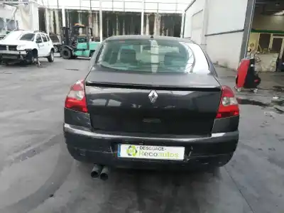 Veículo de Sucata renault   do ano 2003 alimentado f9qb800
