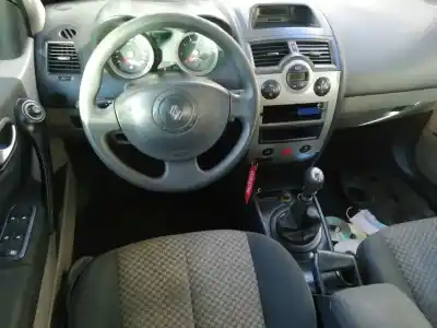 Scrapping Vehicle renault   of the year 2004 powered f9q b8