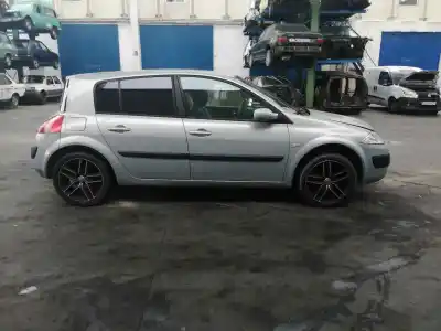 Veículo de Sucata renault   do ano 2004 alimentado f9qb8