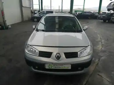 Veículo de Sucata renault   do ano 2004 alimentado f9qb8